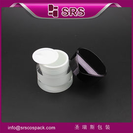 Cosméticos de lujo y promociones crema jar vacío