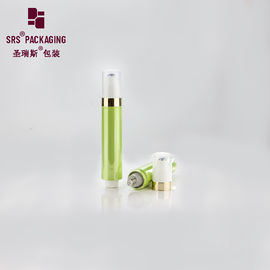 Crema para los ojos sin aire de plástico verde metalizado brillante cosmético de 10 ml en rollo en botella